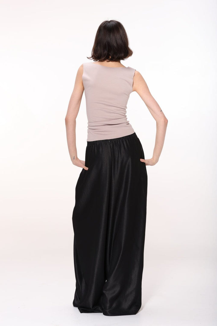 Dea | Women’s sleeveless top with square neckline and fitted cut