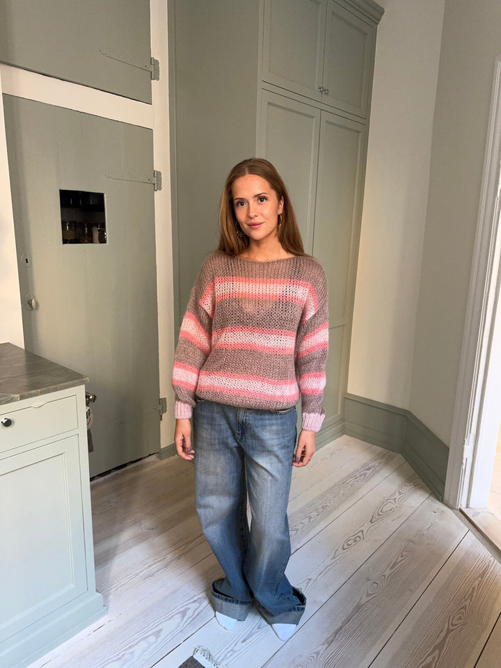 Elowen | Women’s knit sweater with striped waist design