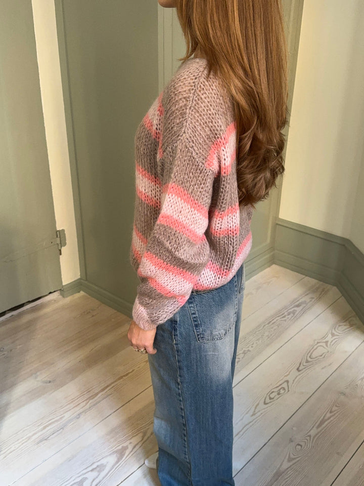 Elowen | Women’s knit sweater with striped waist design