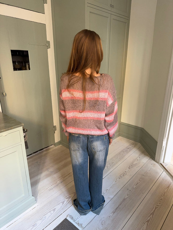 Elowen | Women’s knit sweater with striped waist design