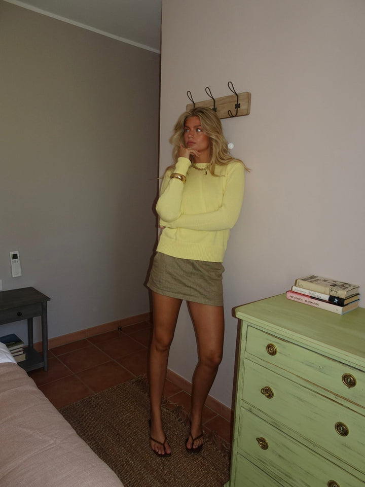 Ellis | Women’s knit sweater with crew neckline design