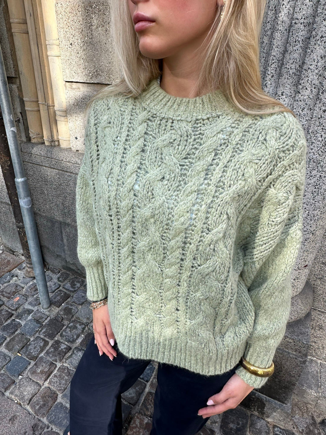 Fallon | Women’s cable knit sweater with balloon sleeve design