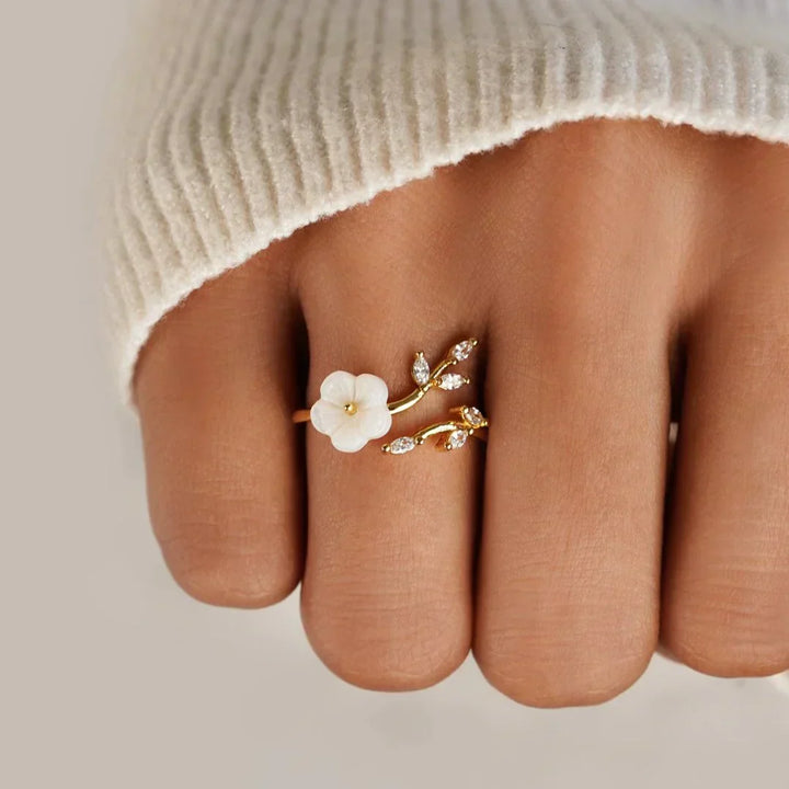 Gwenda | Women’s floral ring with gold open band