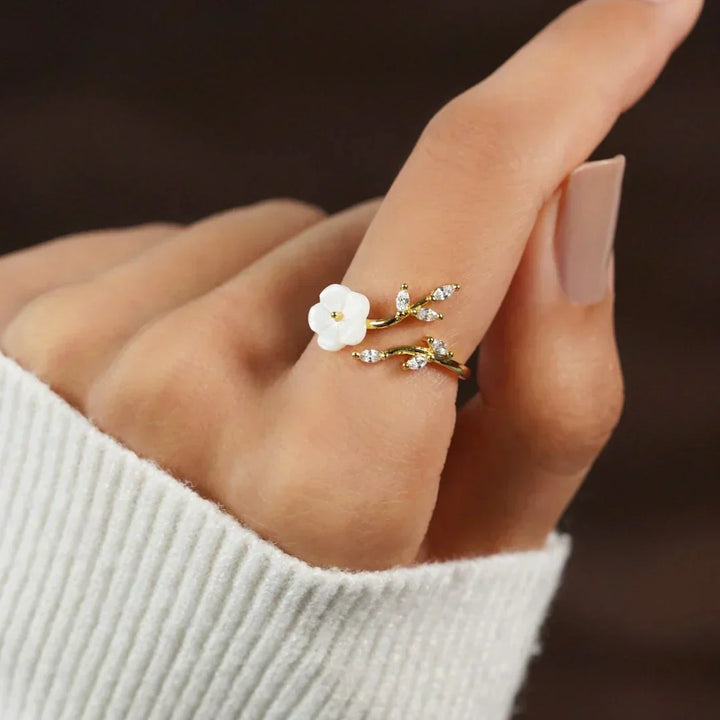 Gwenda | Women’s floral ring with gold open band