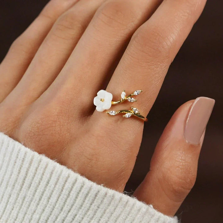 Gwenda | Women’s floral ring with gold open band