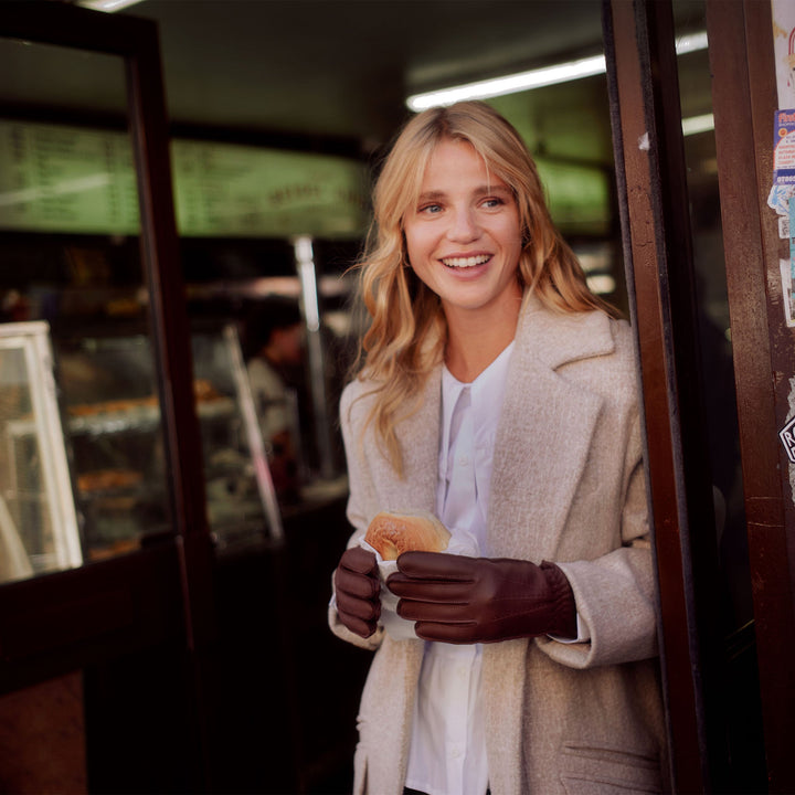 Roda | Women’s outdoor gloves with stitched detail and knit cuff