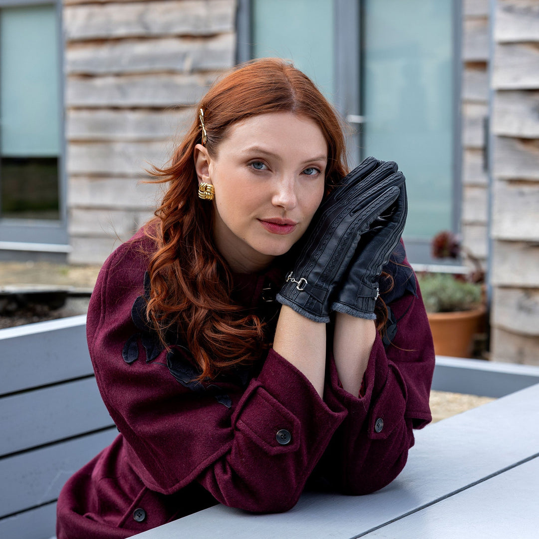 Melai | Women’s winter gloves with stitched design and gold detail