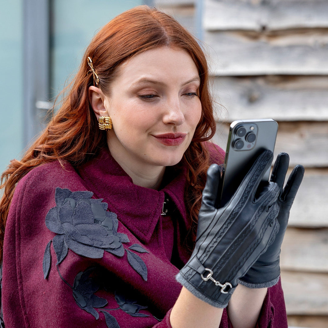 Melai | Women’s winter gloves with stitched design and gold detail